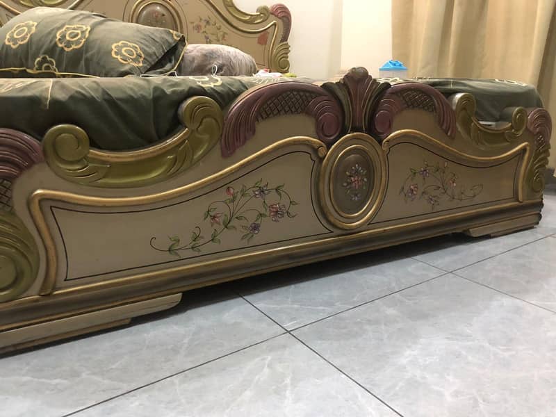 Bed with 2 side tables 4