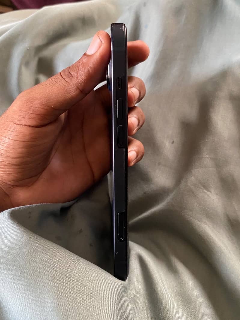 Apple iPhone 13 1
