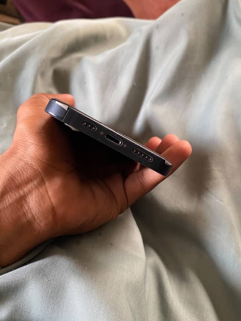 Apple iPhone 13 2