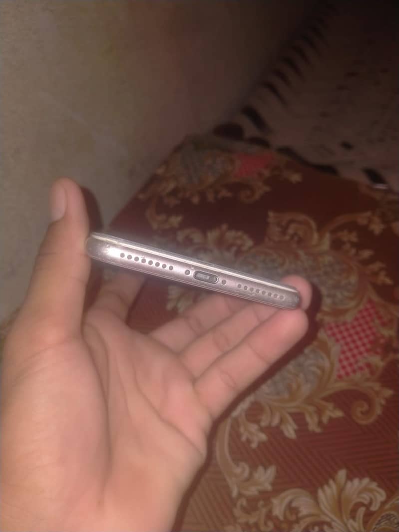 Apple iPhone 8 Plus 0