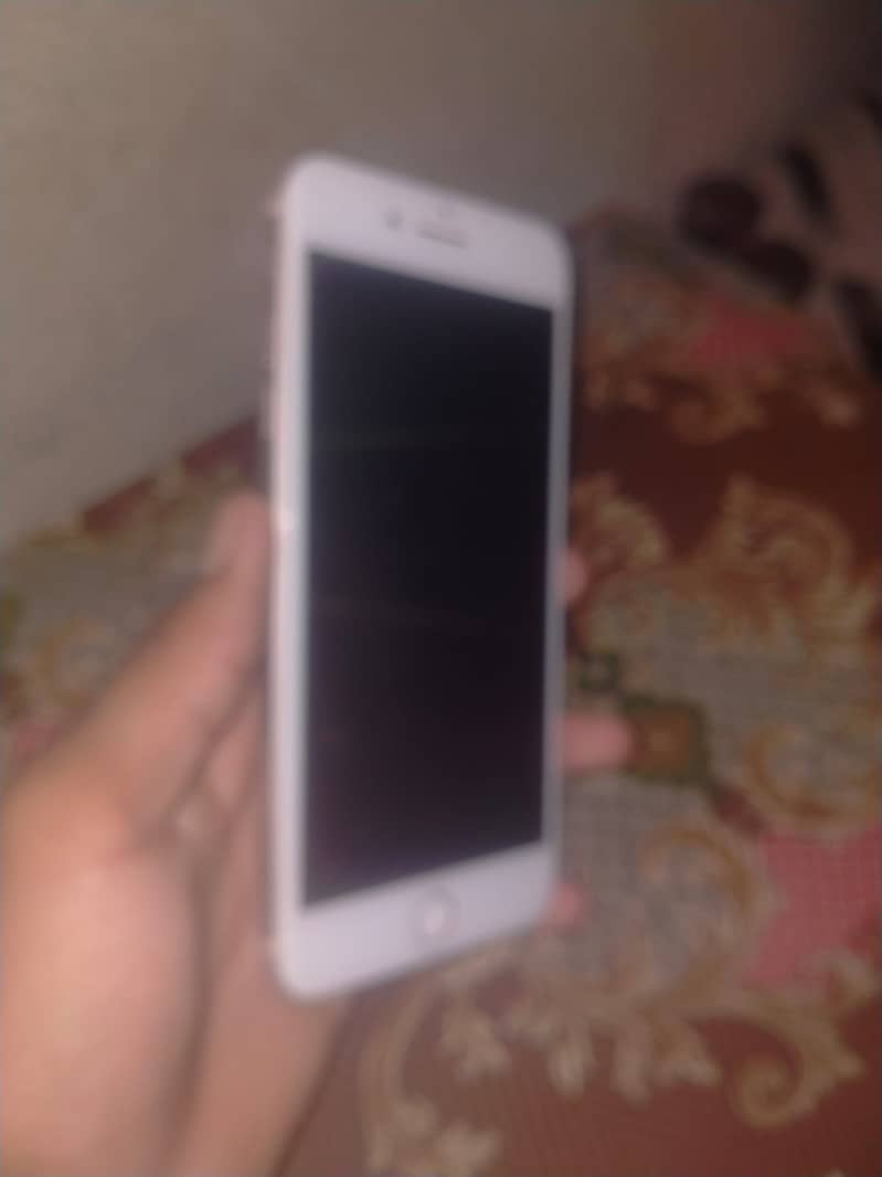 Apple iPhone 8 Plus 3