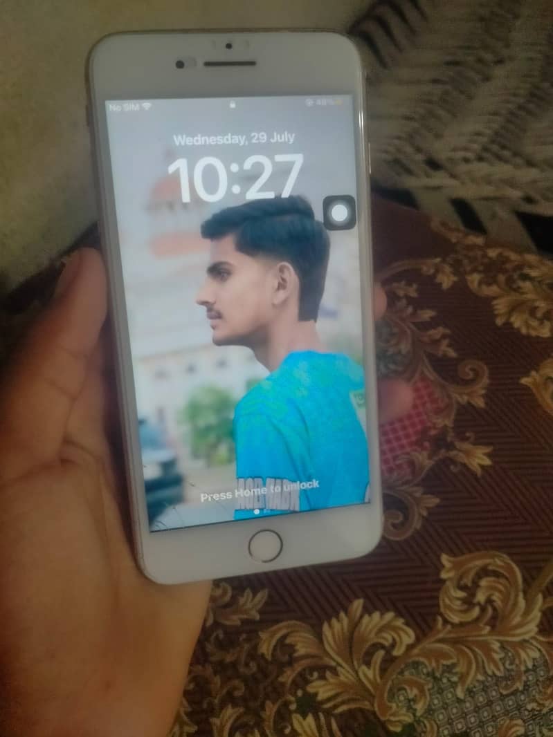 Apple iPhone 8 Plus 4