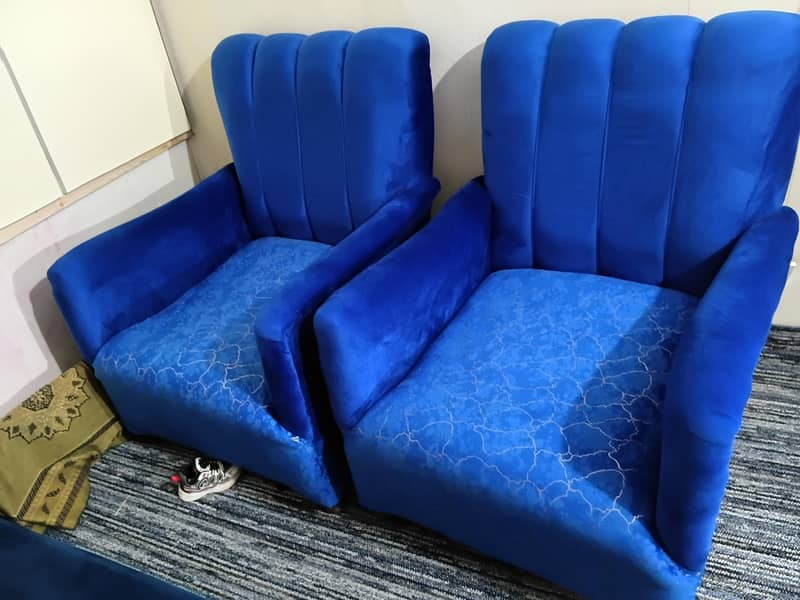 Sofa  2 chairs 0