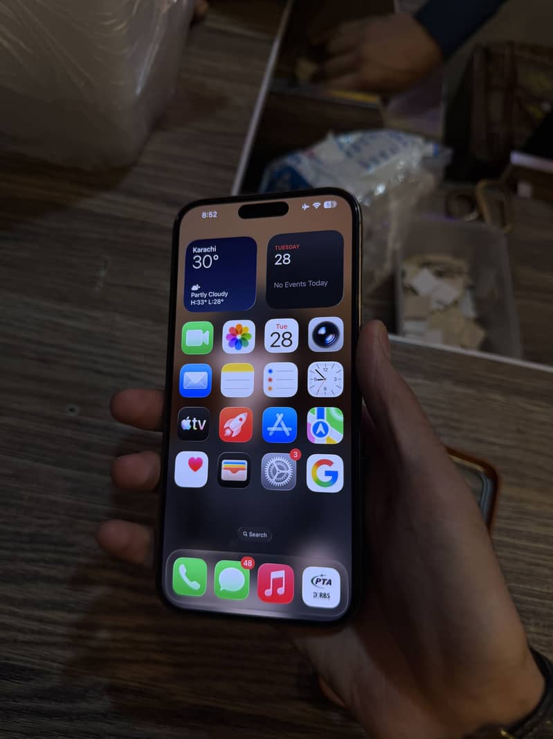 Apple iPhone 16 Pro Max 1