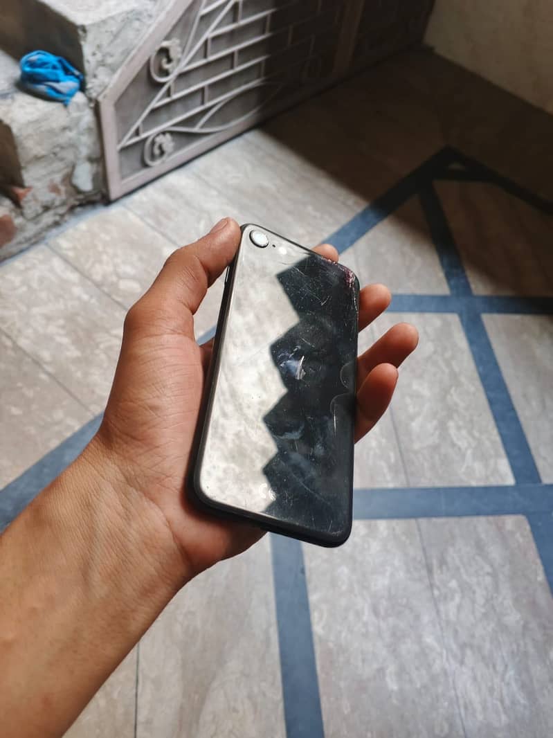 Apple iPhone SE 0