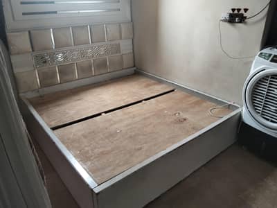 Furniture Set Bed, Divider and Dressing table for Sale. Urgent