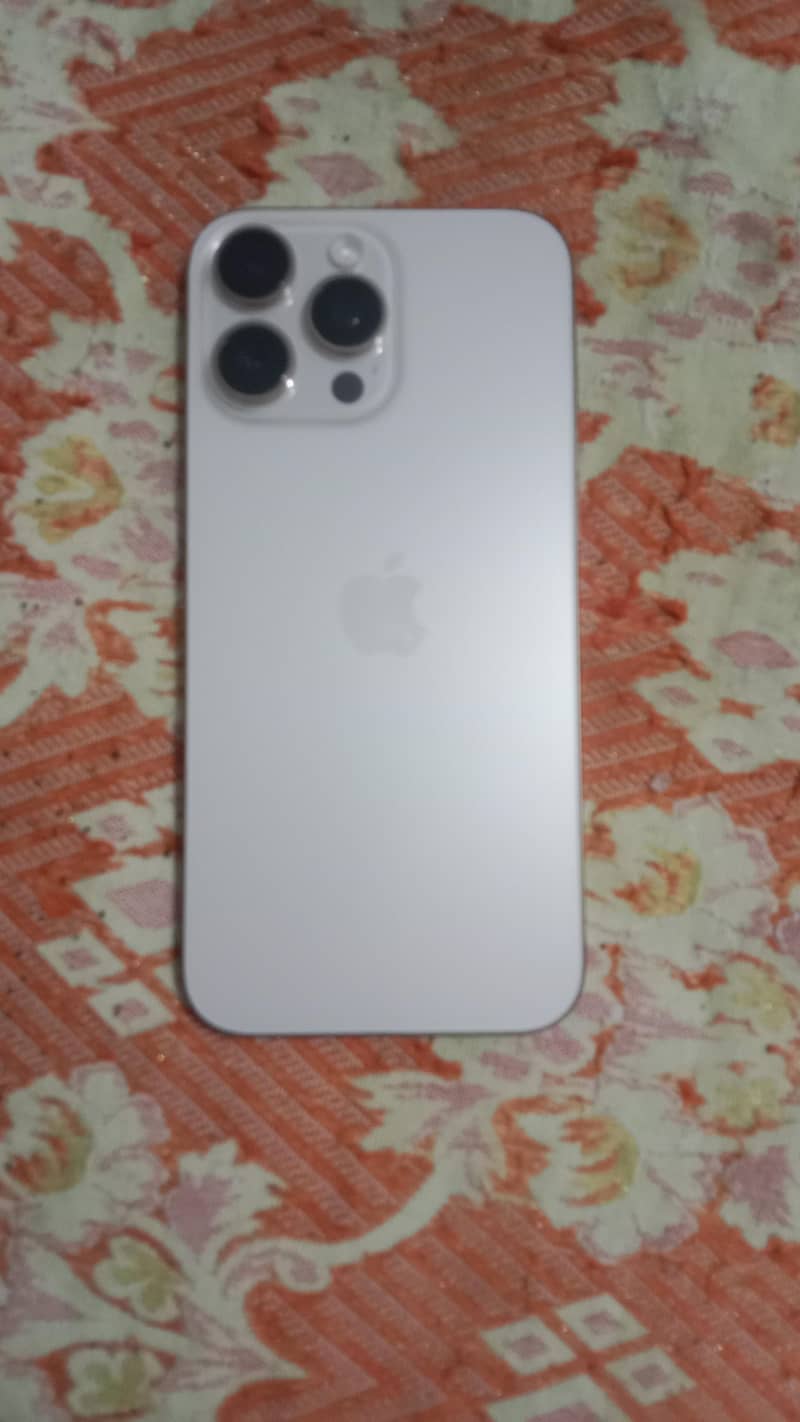 Apple iPhone 16 Pro Max 4