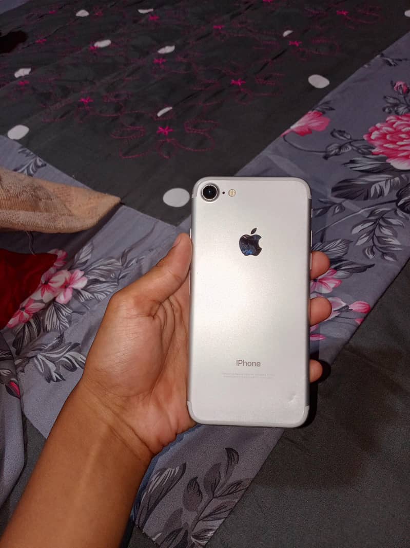 Apple iPhone 7 1