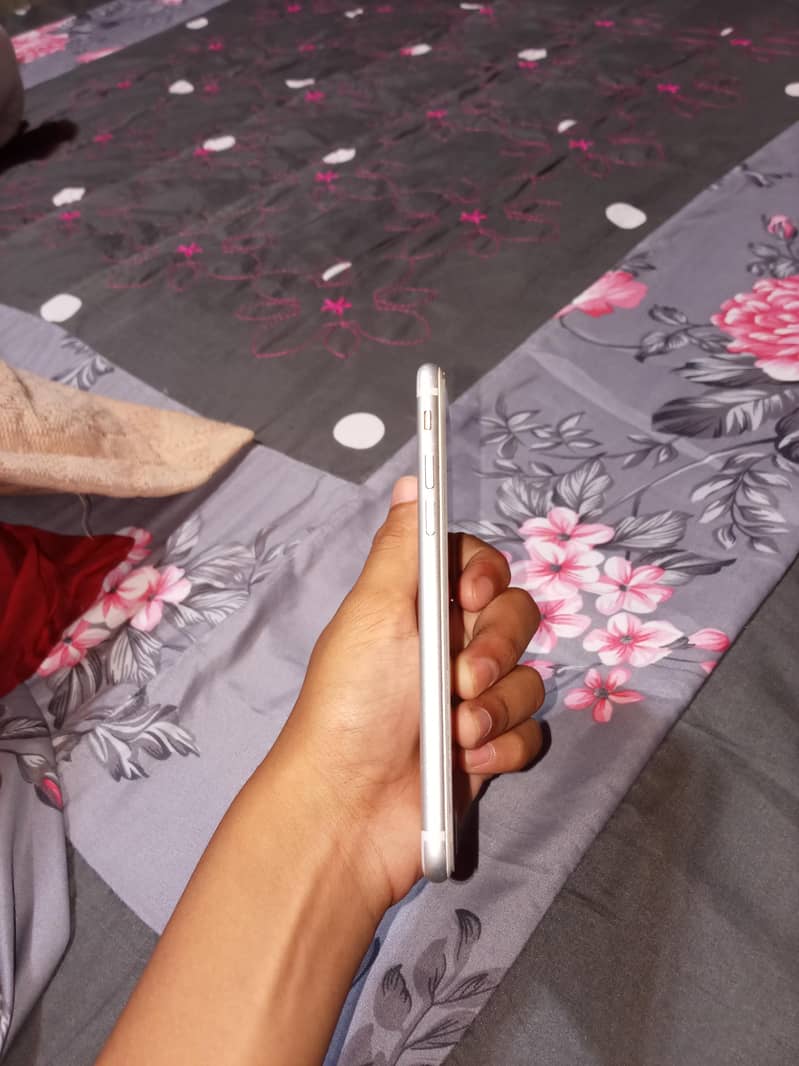 Apple iPhone 7 2