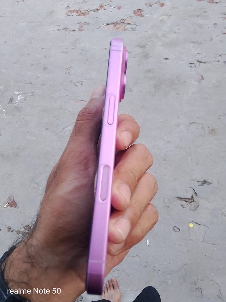Apple iPhone 16 1