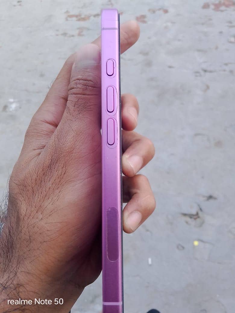 Apple iPhone 16 3
