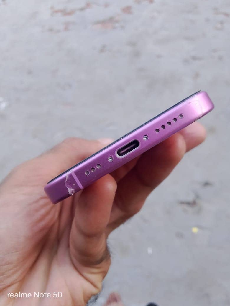 Apple iPhone 16 5