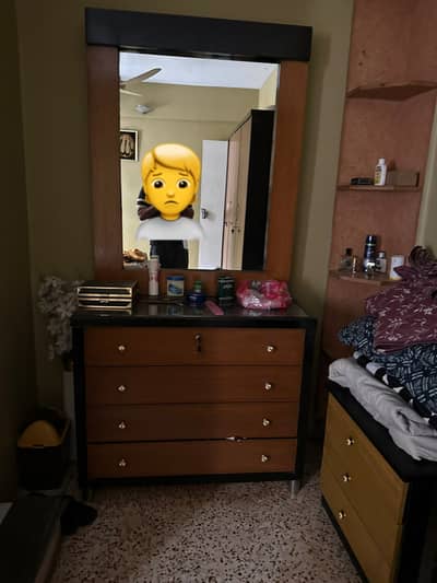 King Bedroom set complete all things Like new condition