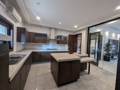 2kanal Facing Golf Court Ideal Location