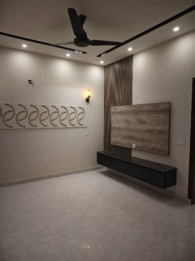 10 Marla Luxury House Available For Sale