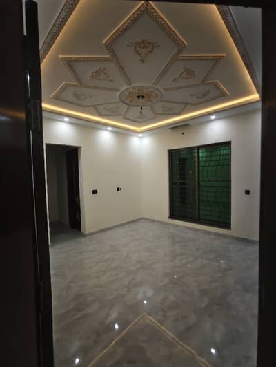 10 Marla Luxury House Available For Sale