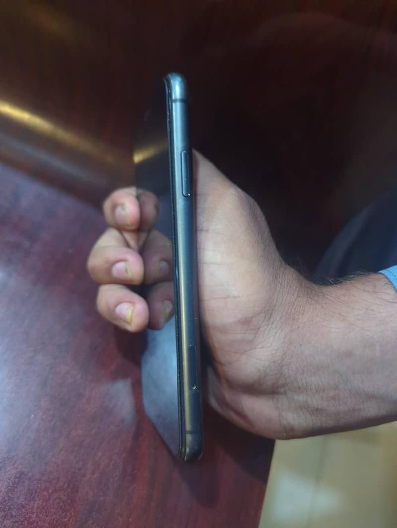 Apple iPhone 11 3