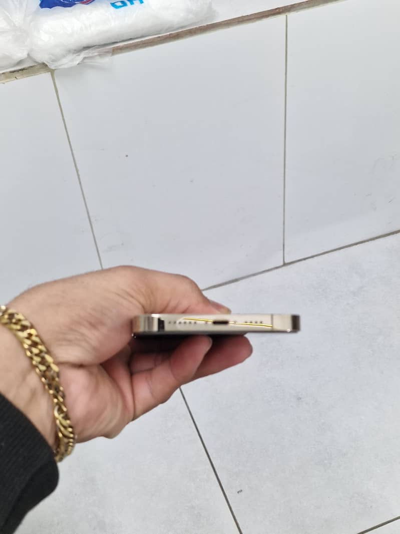iPhone 14 Pro Max 2