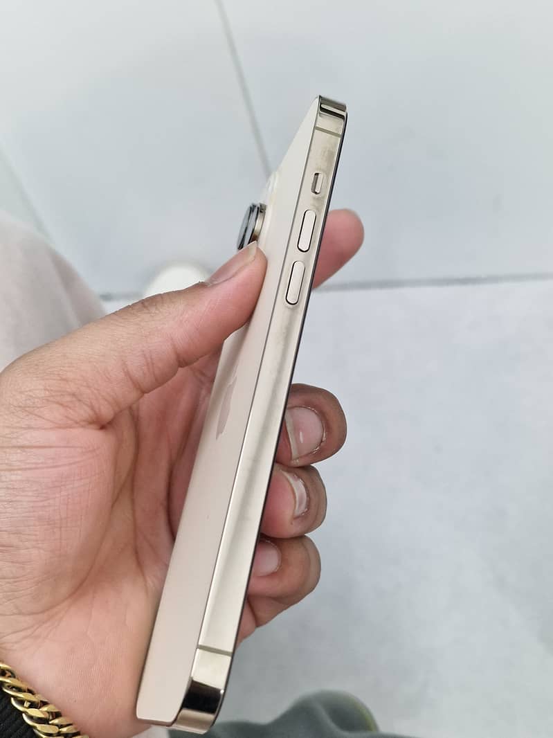 iPhone 14 Pro Max 4