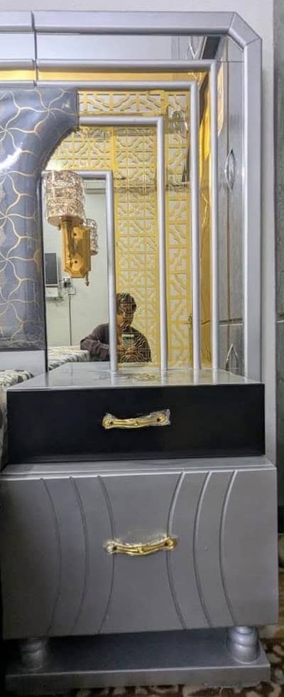Stylish bedroom furniture set for sale 