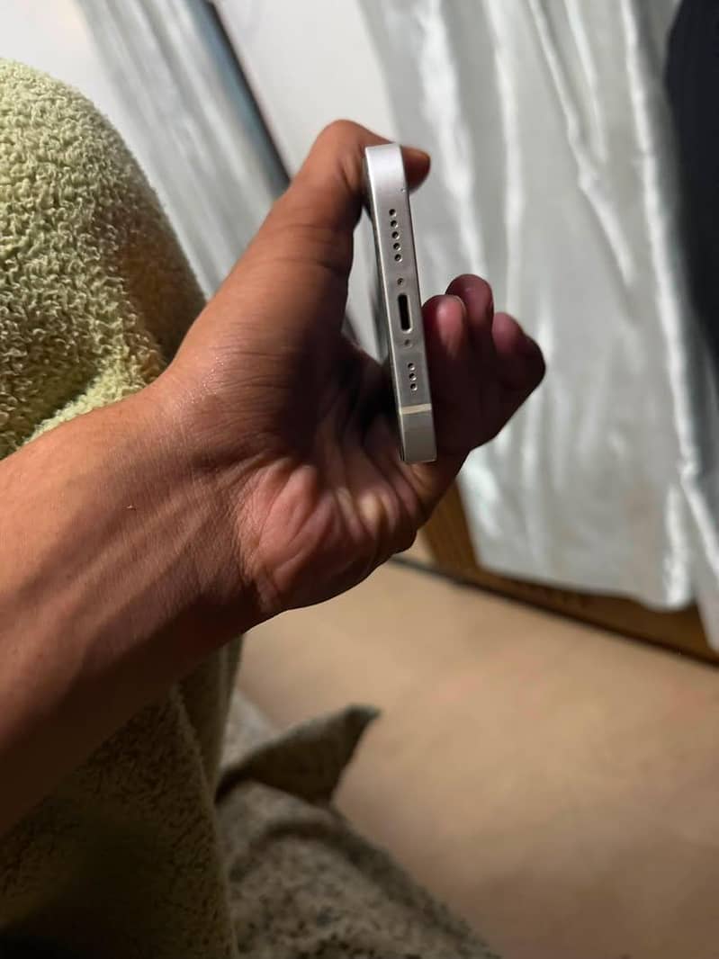 Apple iPhone 13 2