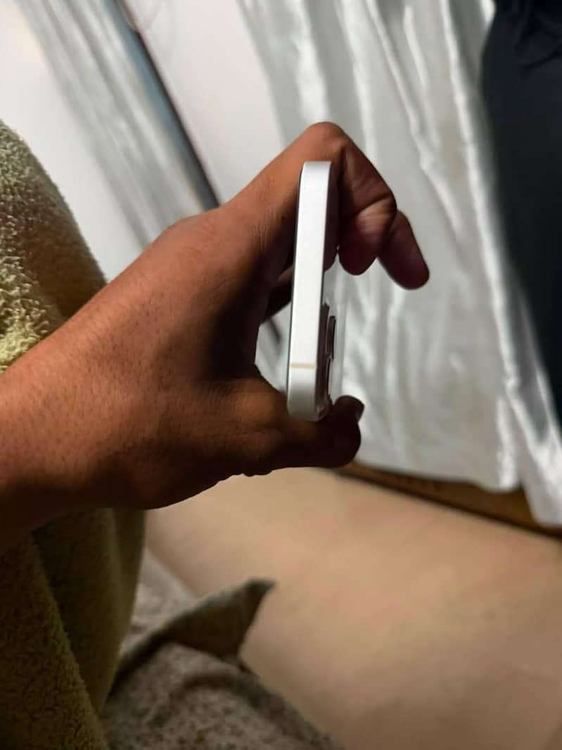 Apple iPhone 13 3