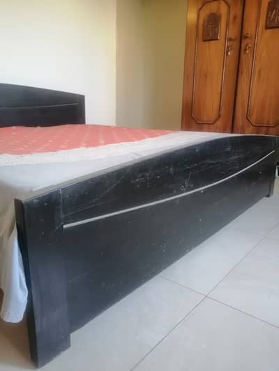 Wooden bed (king size)