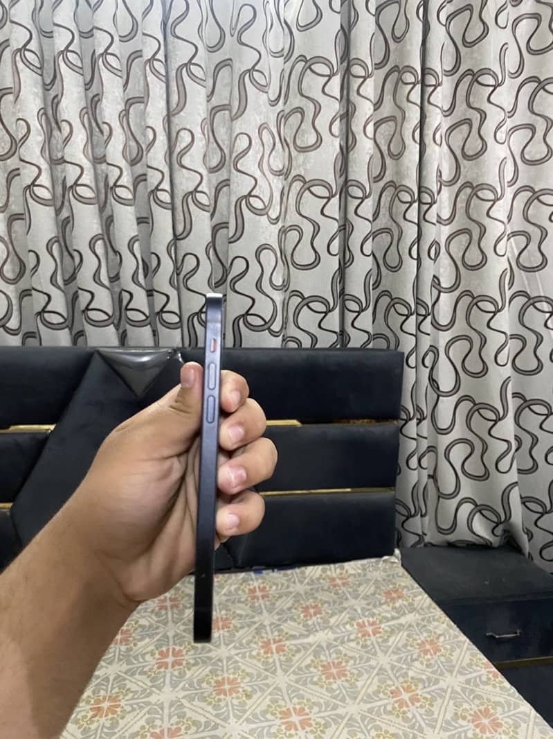 Apple iPhone 12 3