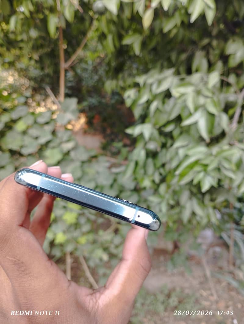 One Plus 10 Pro 4