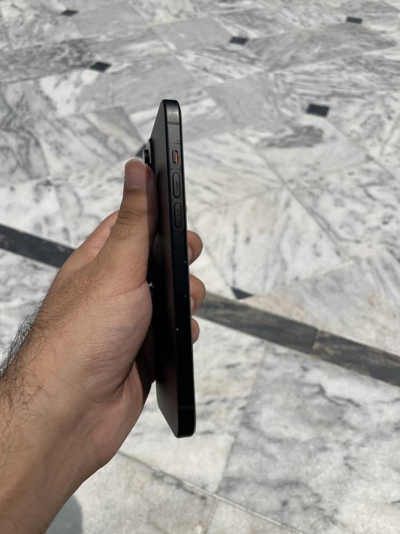 Apple iPhone 15 plus 6