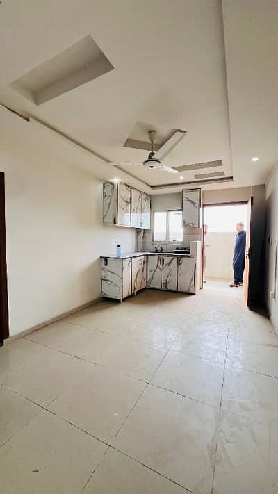 3 BED FLAT IN LIFT BUILDING AVAILABLE FOR SALE