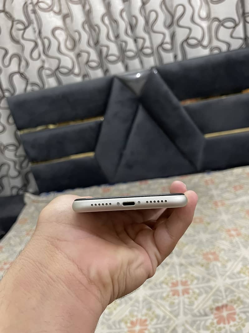 Apple iPhone 11 3