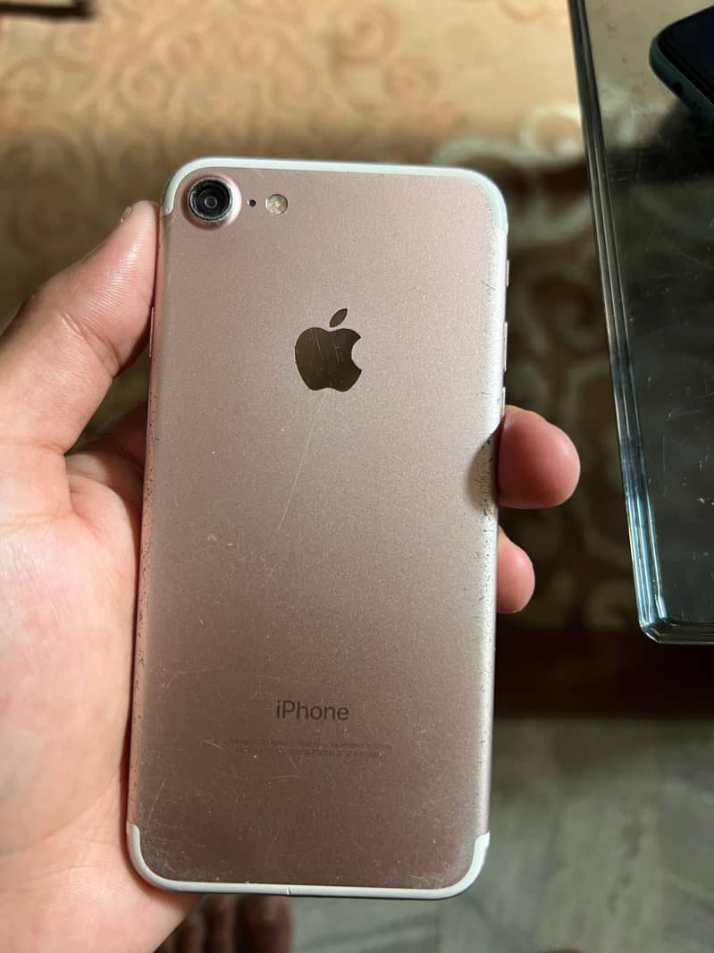 Apple iPhone 7 0