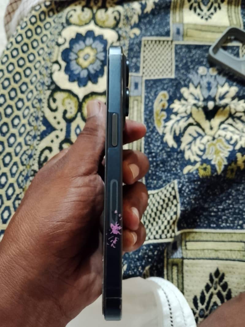 Apple iPhone 15 Pro 2