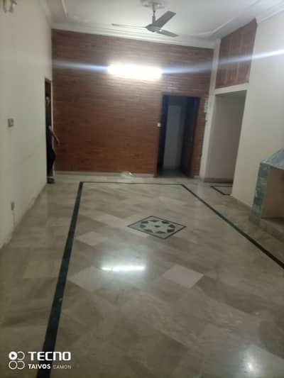G-11 40*80 upper portion for rent out class good location