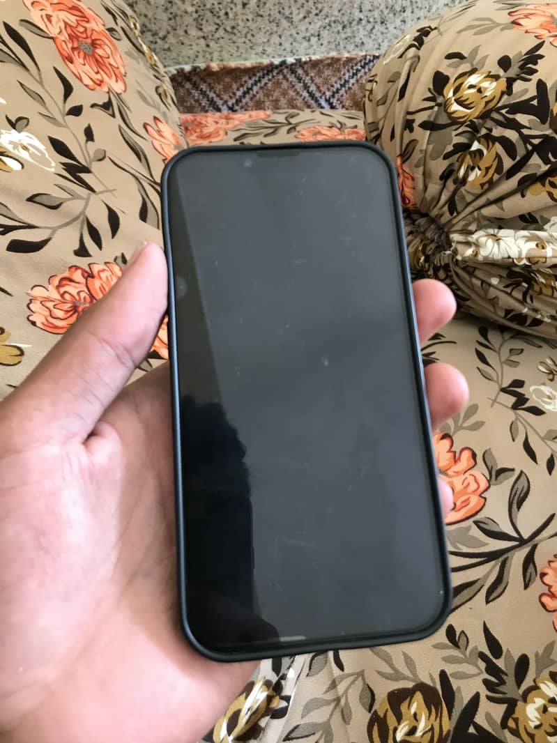 Apple iPhone 13 5