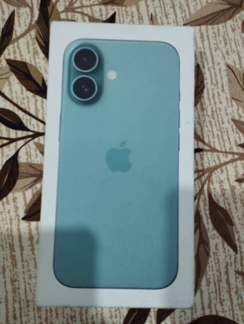 Apple iPhone 16 3