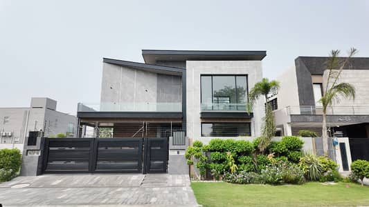 1 KANAL ELEGANT AND FULLY FURNIHED SUPER HOT LOCATED MODERN BUNGALOW WITH BASEMENT IS AVAILABLE IN THE BEST BLOCK OF DHA LAHORE.