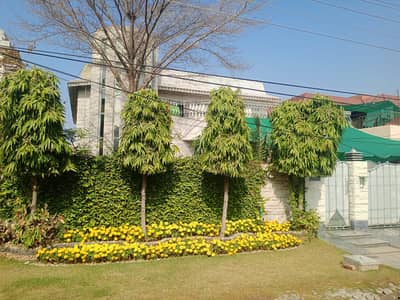 SYED BROTHERS PROUDLY OFFERS: 2-Kanal Elegant And Fully Maintained Bungalow Is Available In The Best Block Of DHA Lahore.