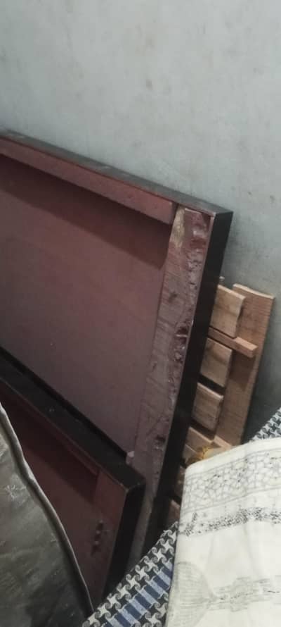 dubl bed Akala or sth kch nai ha 03376384616
