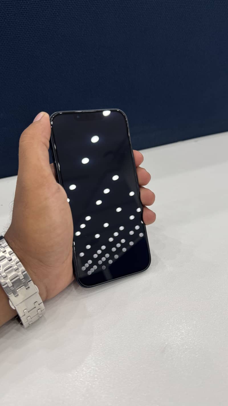 Apple iPhone 13 7