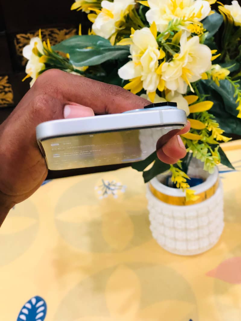 Apple iPhone 15 plus 3