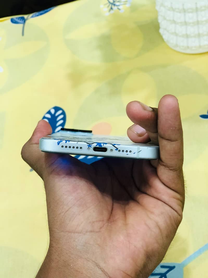 Apple iPhone 15 plus 4