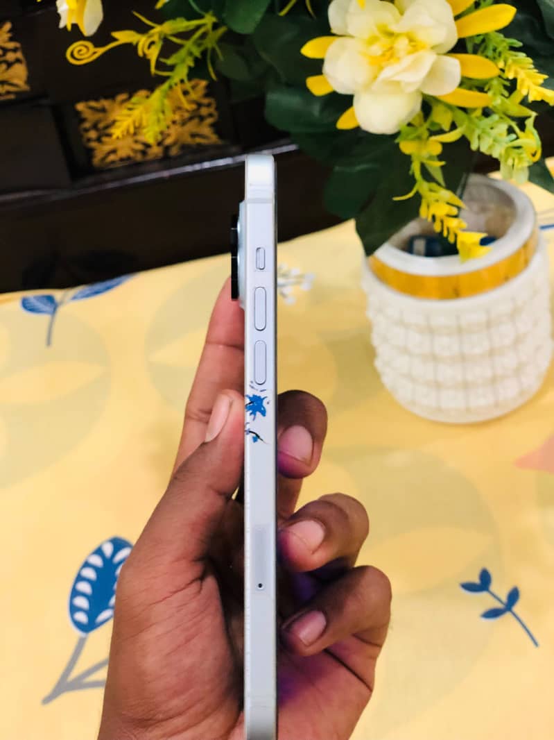 Apple iPhone 15 plus 6