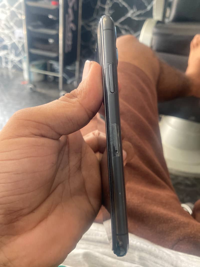 Apple iPhone 11 Pro 4