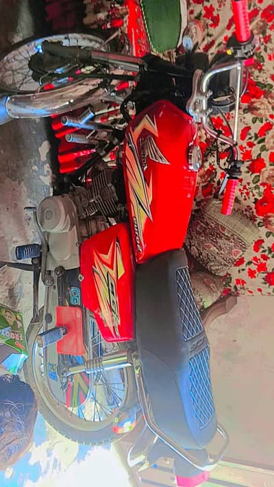 Honda 125 foor sale 155 k saf halat ma koi kam ni hony Wala jenun injo