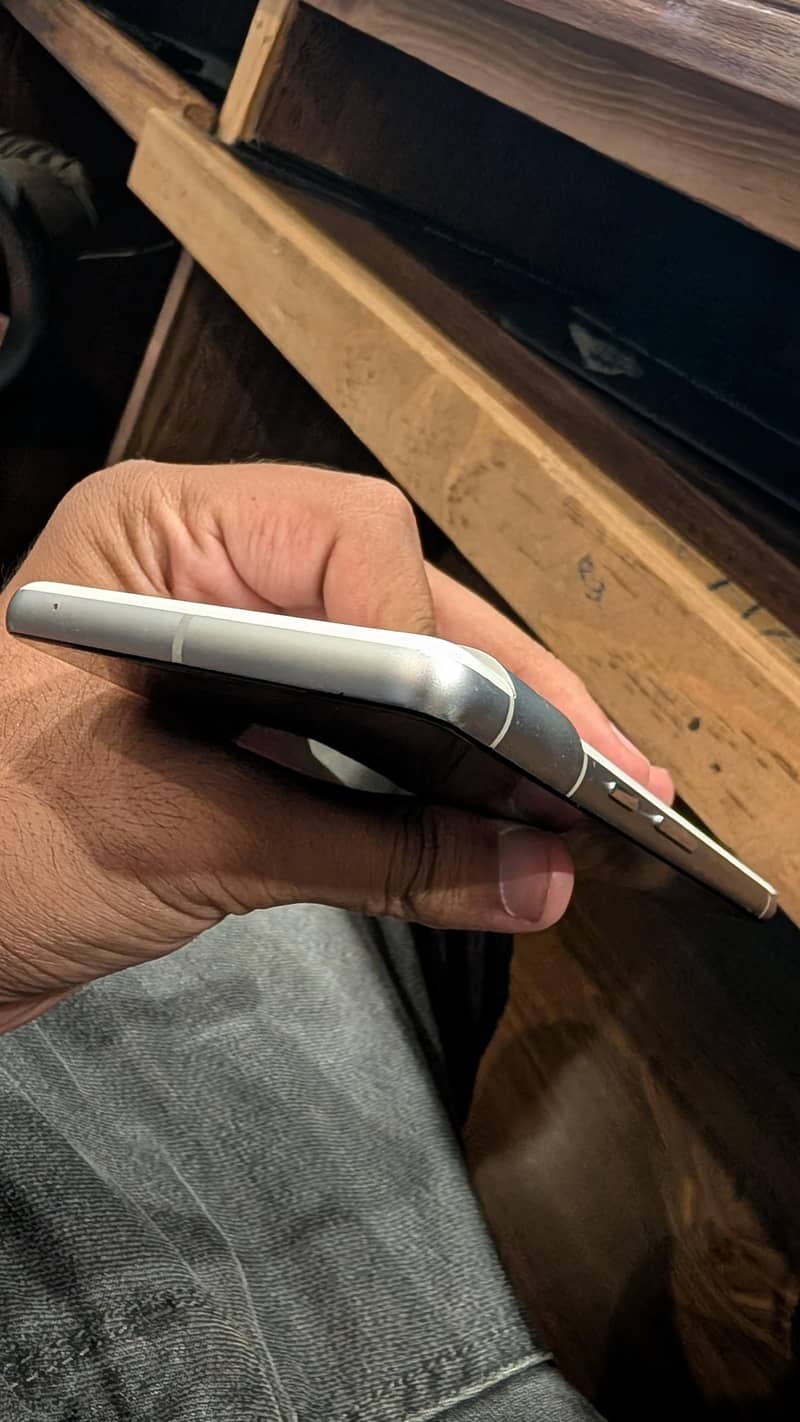 Google Pixel 7 4