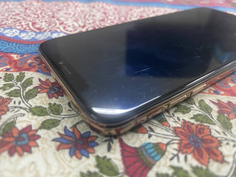 iPhone XS Max 5
