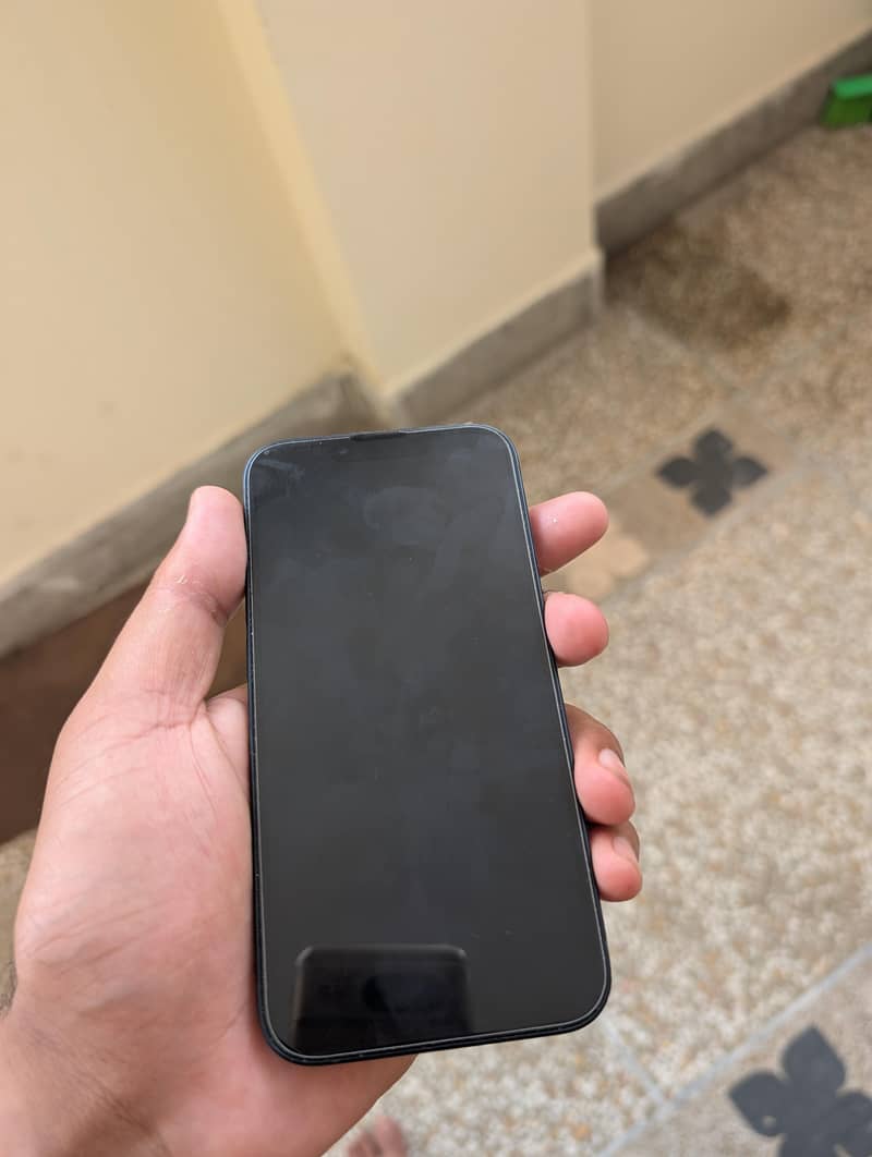Apple iPhone 13 5