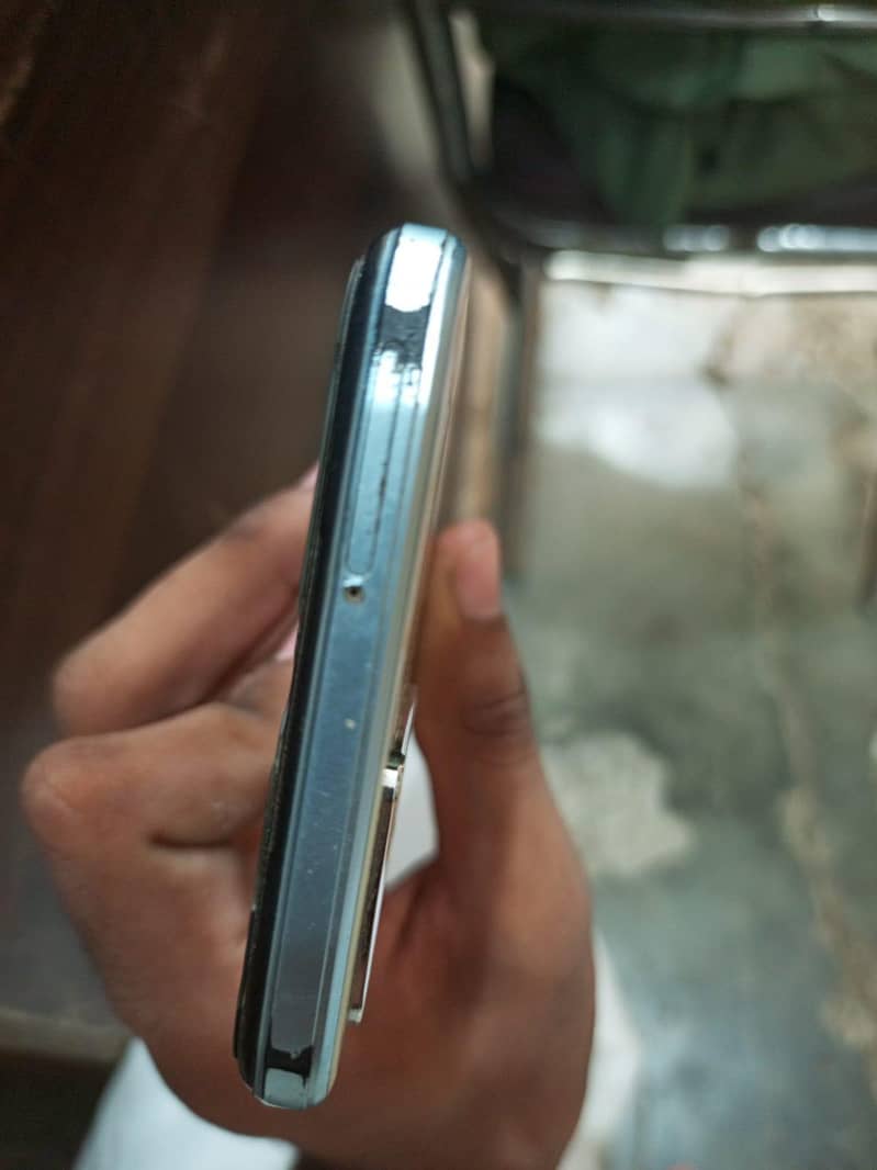Vivo Y21 4